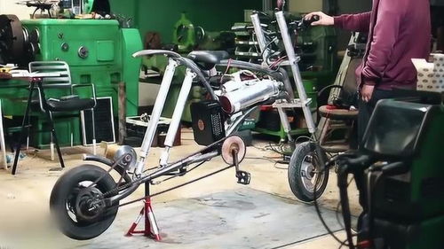 牛人自制的可升降電動單車,車身可隨意升高降低,腦洞太大了